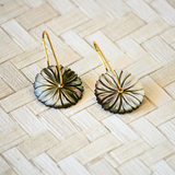 PENDIENTES FLOR CRISAN NÁCAR GRIS