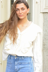 BLUSA RIBETES DORADOS