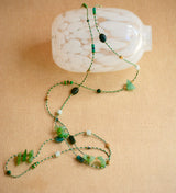 COLLAR DE CORDÓN Y PIEDRAS VERDES