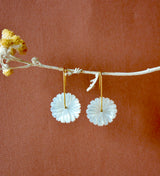 PENDIENTES FLOR CRISAN BLANCOS