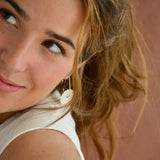 PENDIENTES FLOR CRISAN BLANCOS