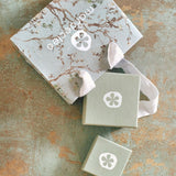 PENDIENTES FLOR BLANCA MEDIANA