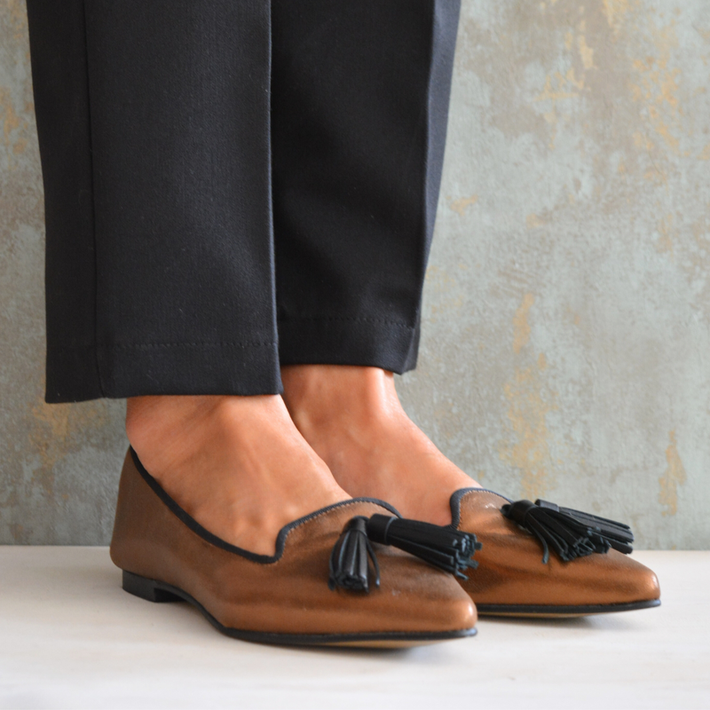 ZAPATO SLIPPER OCRE GASTON BORLAS