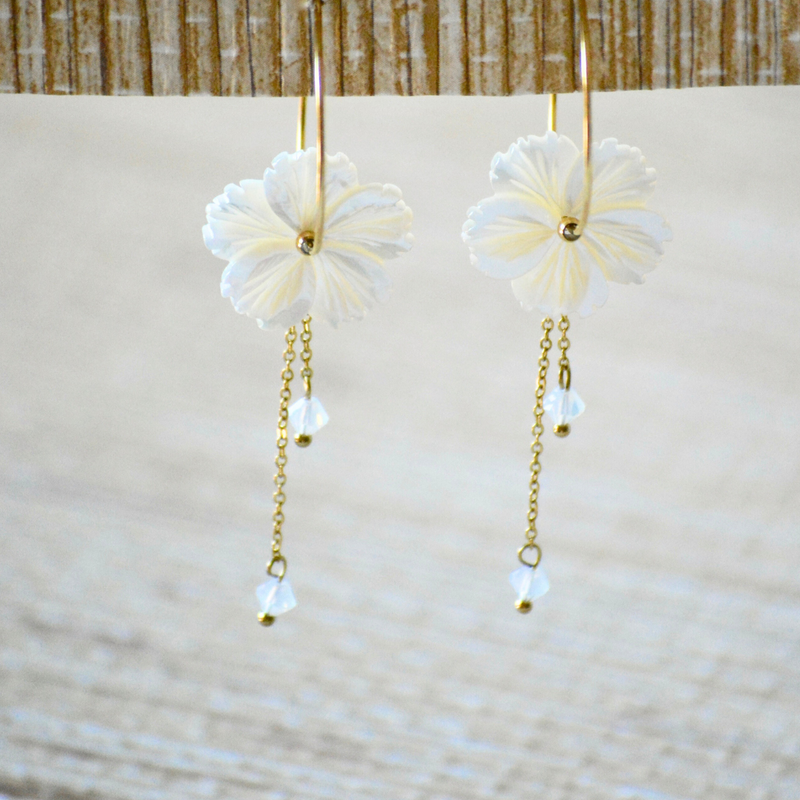 PENDIENTES  FLOR BLANCA MEDIANA