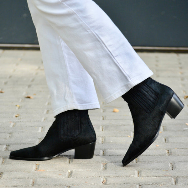 BOTIN DE PIEL NEGRO EN ACABADO PELO