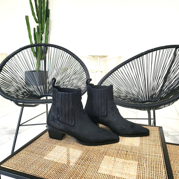 BOTIN DE PIEL NEGRO EN ACABADO PELO