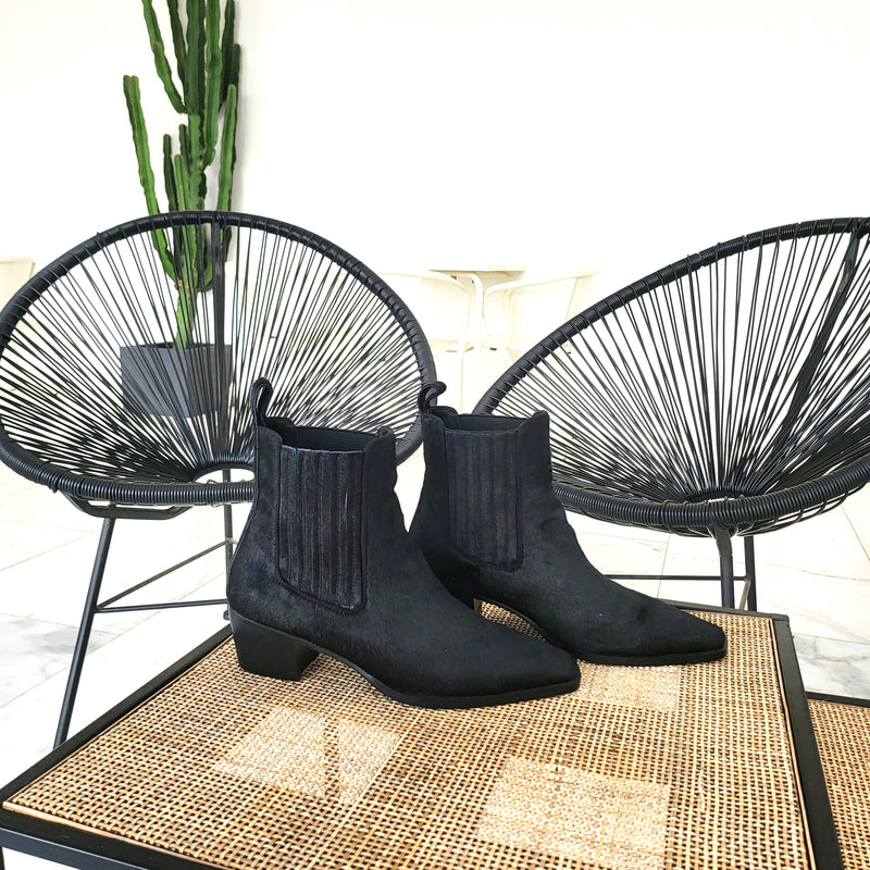 BOTIN DE PIEL NEGRO EN ACABADO PELO