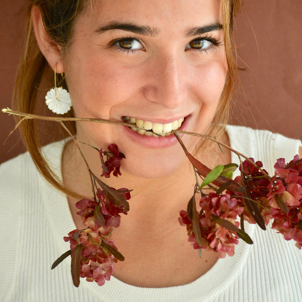 PENDIENTES FLOR  CRISAN  BLANCOS