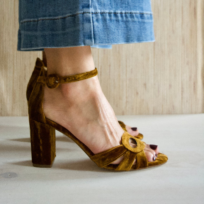 Sandalia velvet ocre lauren - Main Image